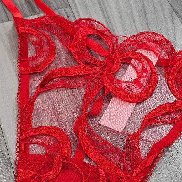 Victoria's Secret DREAM ANGELS Red Bow Embroidery Mesh V-String Panty Size XL - Picture 2 of 4